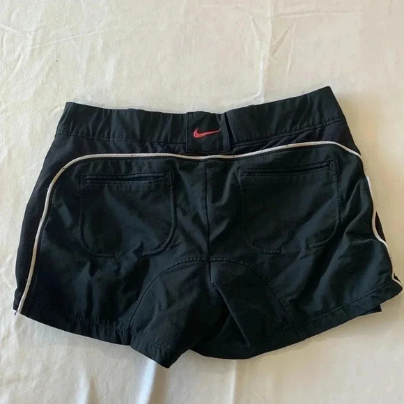 Nike women’s shorts medium - Picture 3 of 3